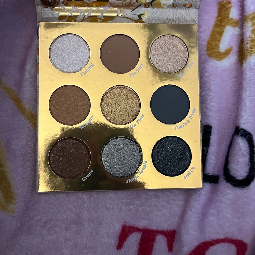 Cream and Brown Eyeshadow Palette Smoky Neutrals